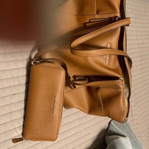 Michael Kors Purse & matching wallet 💯 Authentic